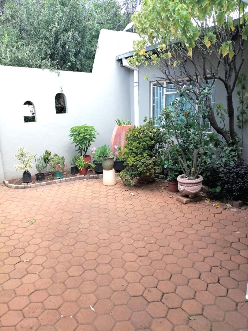 6 Bedroom Property for Sale in Mamogaleskraal North West